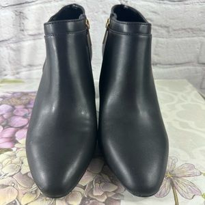 VINCE CAMUTO COORIN BLACK ANKLE BOOTIES SIZE(8.5) NWOT